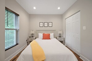 2 bedrooms, desk, iron/ironing board, travel crib