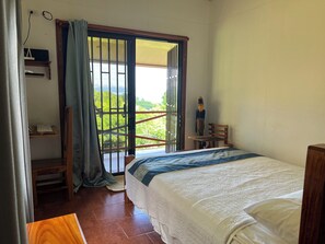 3 عدّة غرف نوم ومكتب وواي فاي مجانًا وملاءات أسرّة