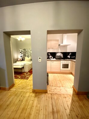 1 dormitori, un bressol de viatge, wifi gratuïta i roba de llit 