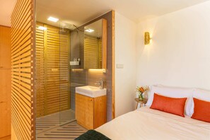 Iron/ironing board, WiFi, bed sheets - Cordoaria River View Studio with Balcony (1st Floor) (Porto)