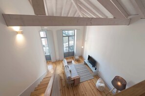 TV - Tripas-Coração: Sá da Bandeira 3rd floor Duplex (Porto)