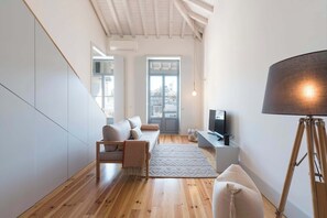TV - Tripas-Coração: Sá da Bandeira 3rd floor Duplex (Porto)