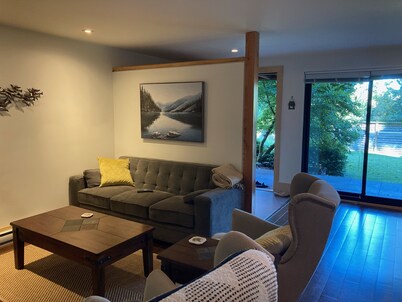 Cozy suite minutes from the ocean on Bowen Island