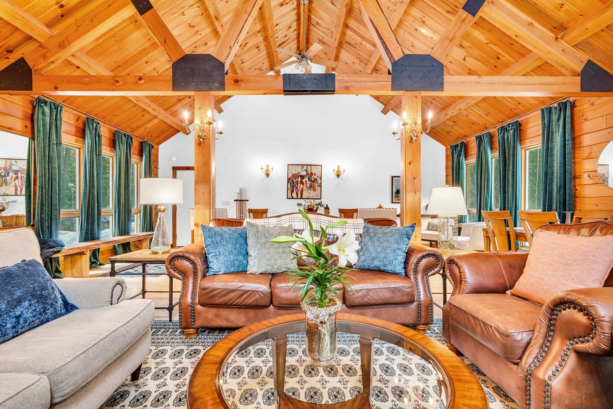 智能電視、壁爐、足球機