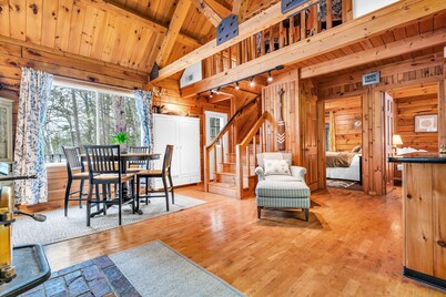 Sunday River Lakefront Grand Cabin, Sleeps 20, Hot tub, fire pit, pets welcome