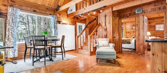 Sunday River Lakefront Grand Cabin, Sleeps 20, Hot tub, fire pit, pets welcome