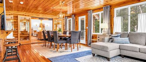 TV connectée, cheminée, baby-foot