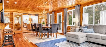 Sunday River Lakefront Grand Cabin, Sleeps 20, Hot tub, fire pit, pets welcome