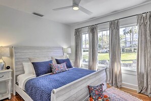 2 bedrooms, iron/ironing board, WiFi, bed sheets - Cheerful Cottage in Ocala's Historic District (Ocala)