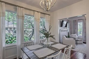 Dining - Cheerful Cottage in Ocala's Historic District (Ocala)