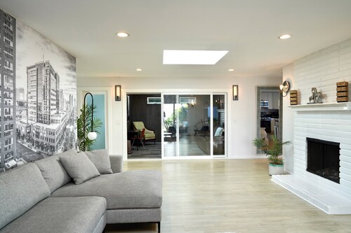 Modern Beach Residence w Backyard Pond & Hot Tub🏖