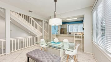 公寓式客房, 多张床, 使用泳池 | 住宿内部