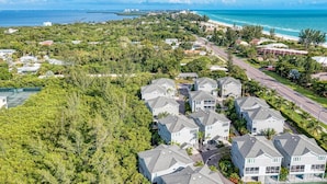 A residential area with houses and a road leading to a beach. - Longboat Key Cedars Beach House (Longboat Key)