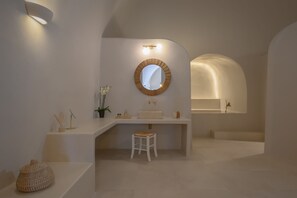 Superior Apartment, 3 Bedrooms, Terrace | Premium bedding, pillowtop beds, in-room safe, individually decorated - Elements Cave Suites (Santorini)