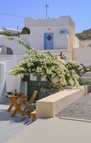 Exterior - Elements Cave Suites (Santorini)