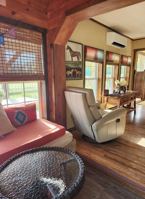 Smart-TV, DVD-Player, Bücher