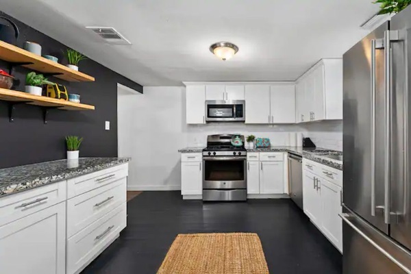 Frigorífic, microones, forn i placa de cuina