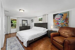 3 bedrooms, desk, iron/ironing board, travel cot
