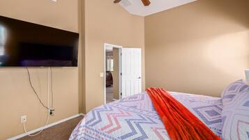 3 bedrooms, desk, free WiFi, bed sheets