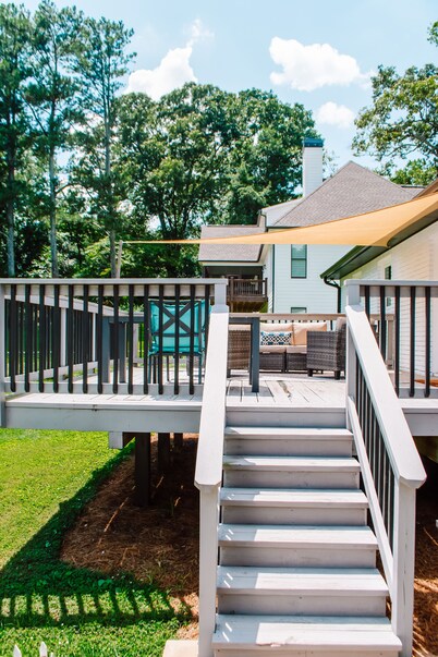 Roswell Retreat Near Canton Street