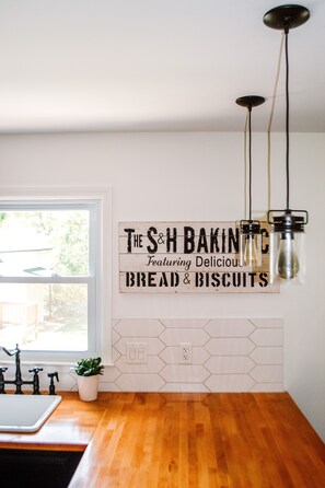 4 bedrooms, iron/ironing board, travel crib, free WiFi