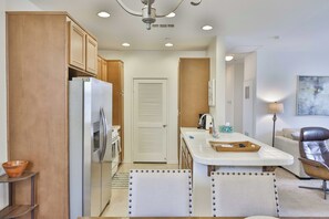 Interior - 2 Bedroom 2 Bath Luxury Condo (San Diego)