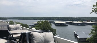 Awesome ⭐️ Lake View Available Fall In-Water Boat Show Weekend 