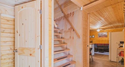 9713 Salcha Dr, Salcha AK · Lake Chateau's Private Cabin