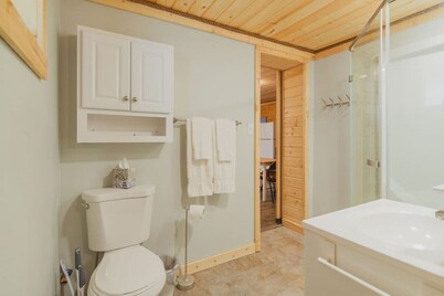 9713 Salcha Dr, Salcha AK · Lake Chateau's Private Cabin