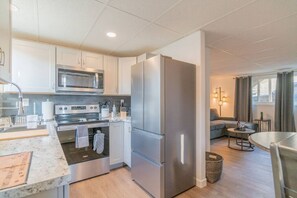 Fridge, microwave, oven, stovetop - Executive Work Space With Modern Charm (Fairbanks)