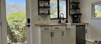 Mountain Views/Studio in Montecito. 7-10 min to beach or downtown SB