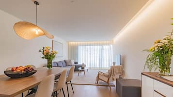 Premium Residence, 2 Bedrooms, Garden View (Coliseu B2) | Living area | 55-inch Smart TV with digital channels, TV, Netflix