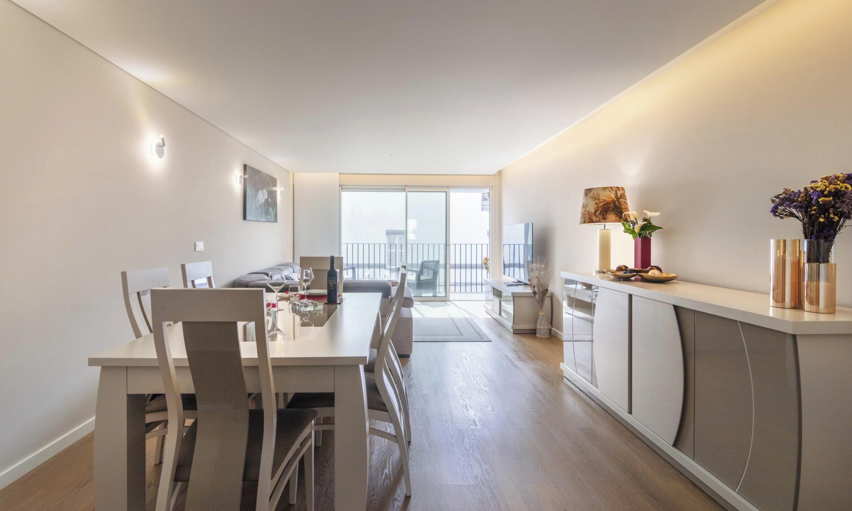 Condo Premium | Área de sala de estar | Smart TV de 55 pulgadas con canales digitales, televisión y Netflix 