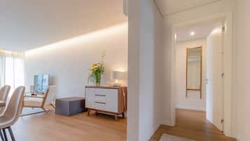 Premium Residence, 2 Bedrooms, Garden View (Coliseu B2) | Living area | 55-inch Smart TV with digital channels, TV, Netflix