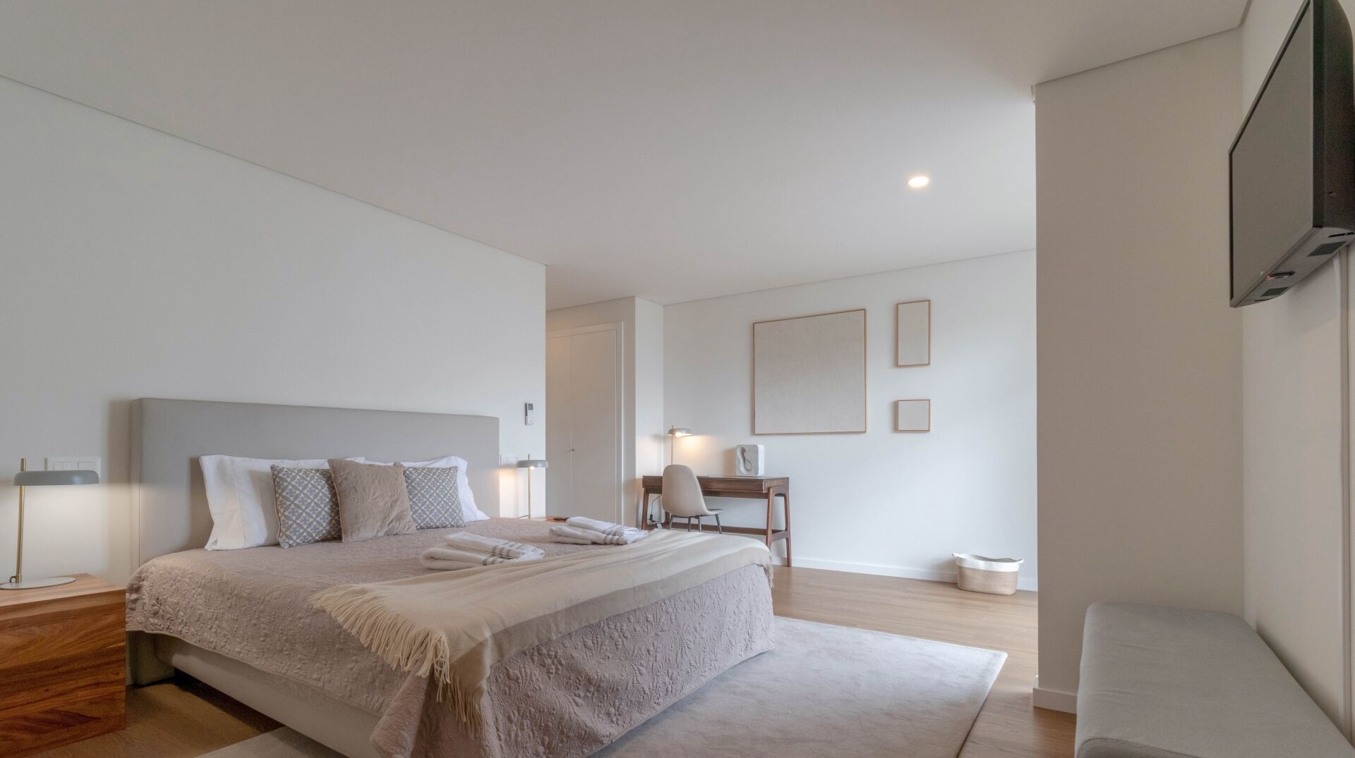 Premium Residence, 2 Bedrooms, Garden View (Coliseu B2) | 2 phòng ngủ, bộ đồ giường cao cấp, trang trí khác biệt 