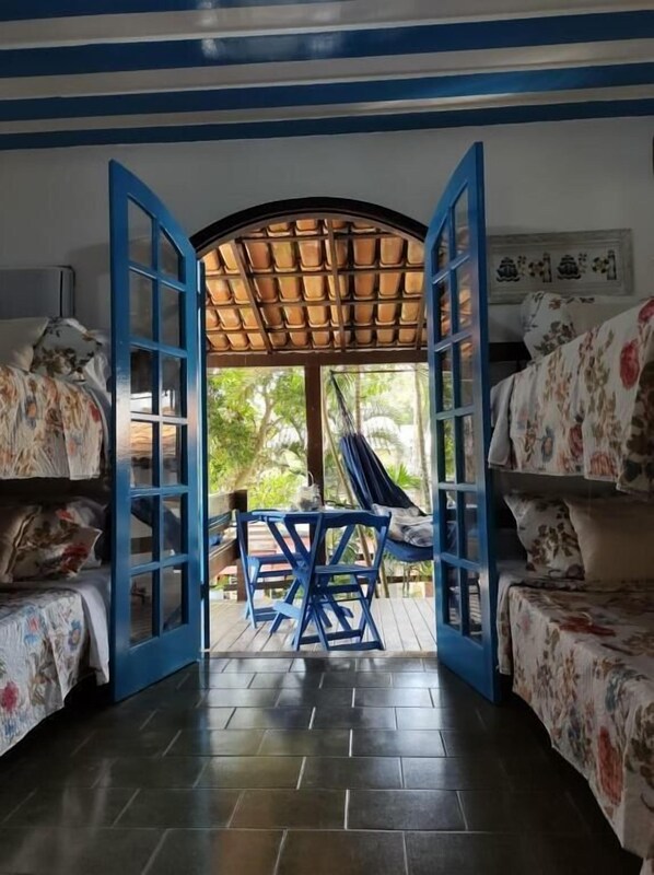 Cortinas blackout, tabla de planchar con plancha y wifi gratis