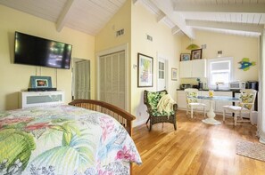 1 bedroom, in-room safe, iron/ironing board, free WiFi