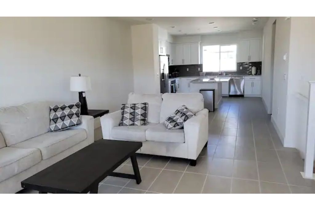 Chic 3 Level Large Kitchen close to 5 golf courses