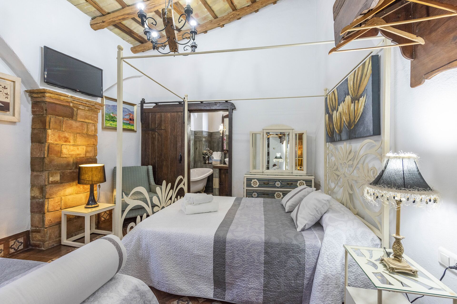 3 chambres, fer et planche à repasser, lit parapluie, Wi-Fi