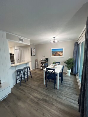 Dining - Sandpiper Cove 1044 Beach Services  (Destin)