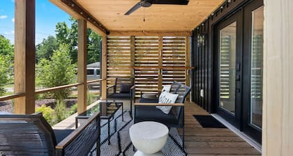 Breezy Chic: Fresh Spring Vibes at The Modern Oak walkable to town!