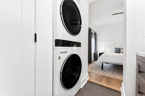 3 Schlafzimmer, Schreibtisch, Bügeleisen/Bügelbrett, WLAN