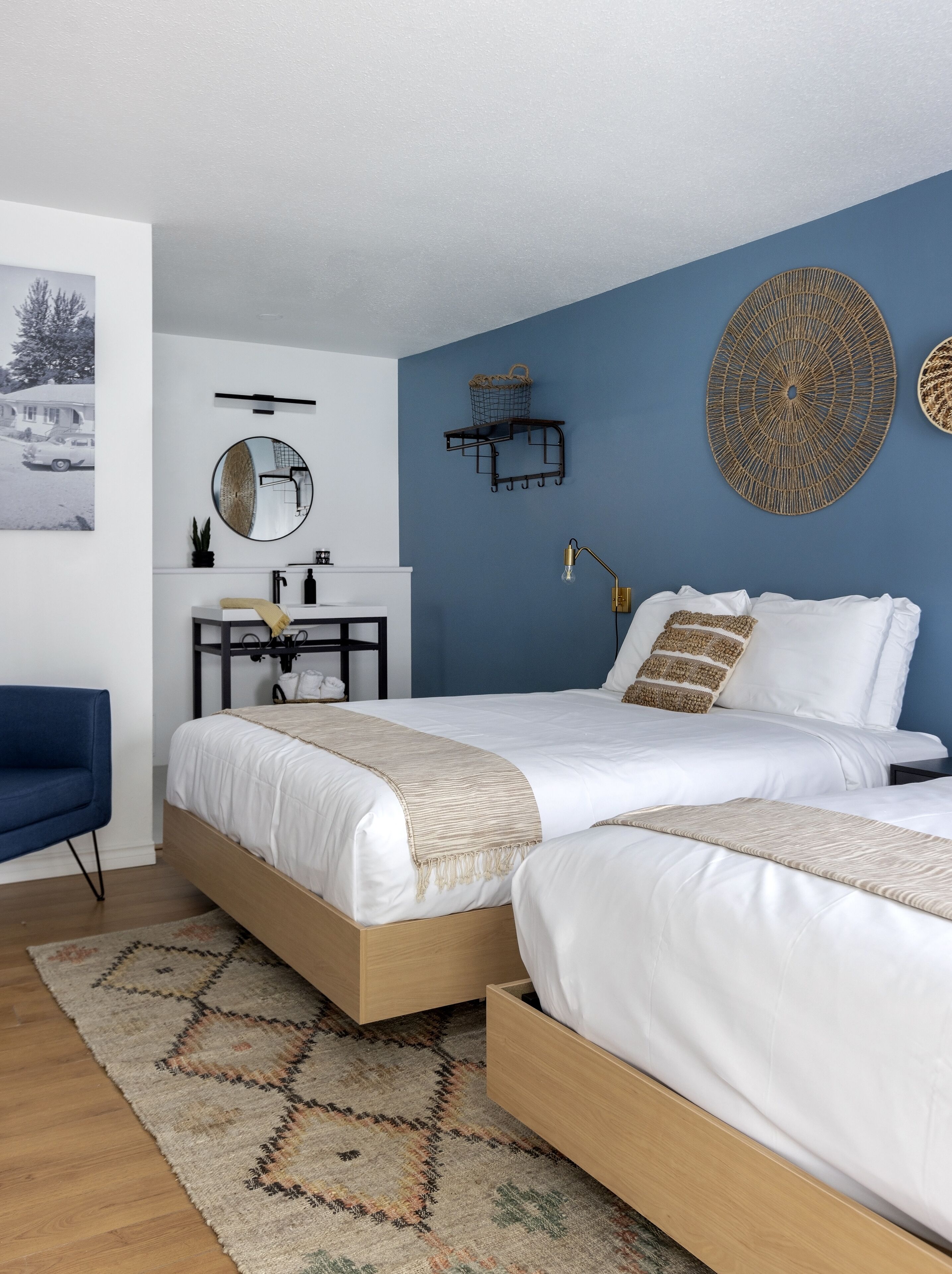 Décor unique, ameublement unique, bureau, fer et planche à repasser