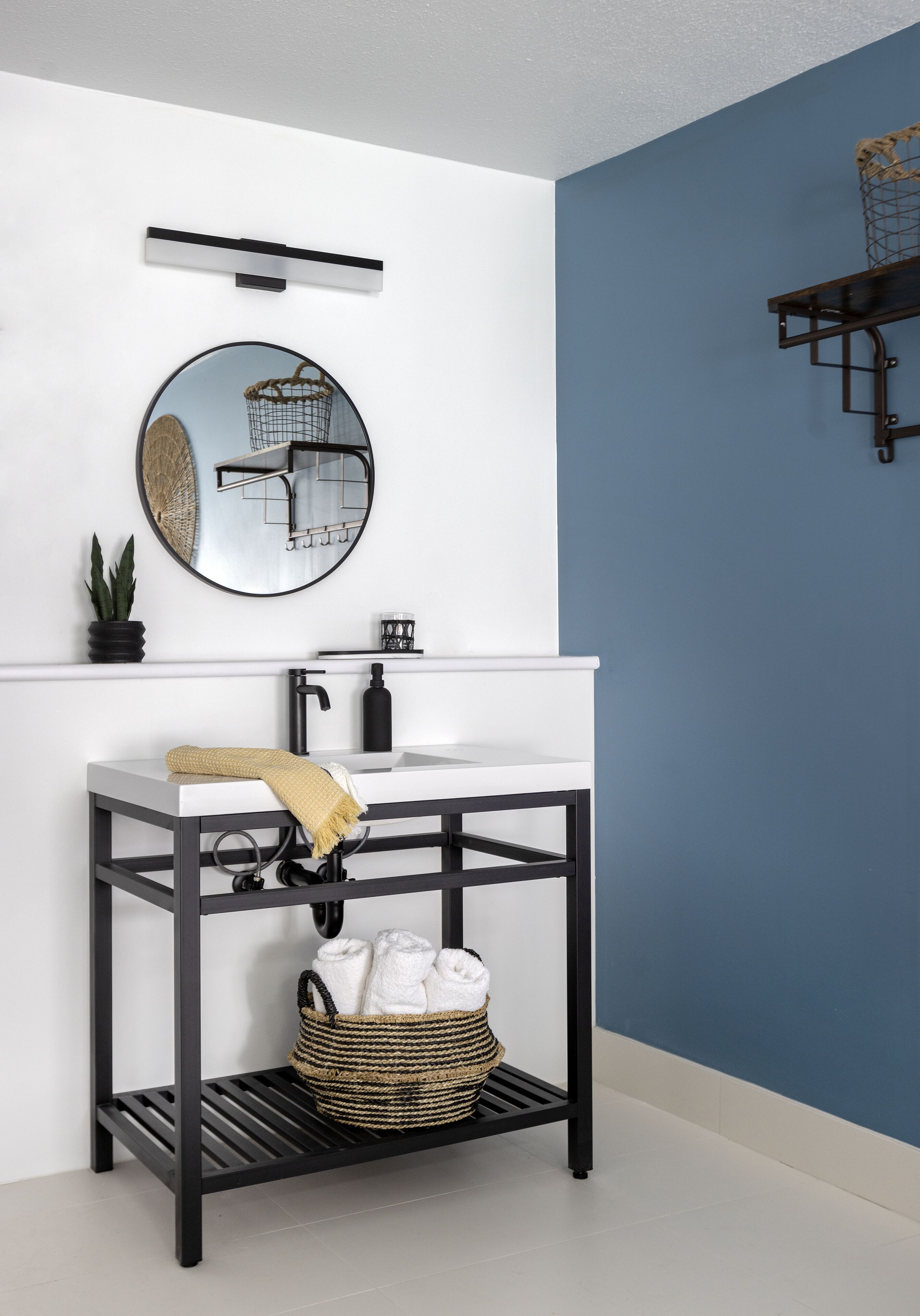 Decoración personalizada, muebles diferentes y escritorio 