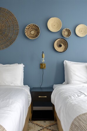Individually decorated, individually furnished, desk, iron/ironing board - Kettle Valley Beach Resort (Penticton)