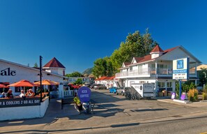 Façana frontal de l'allotjament