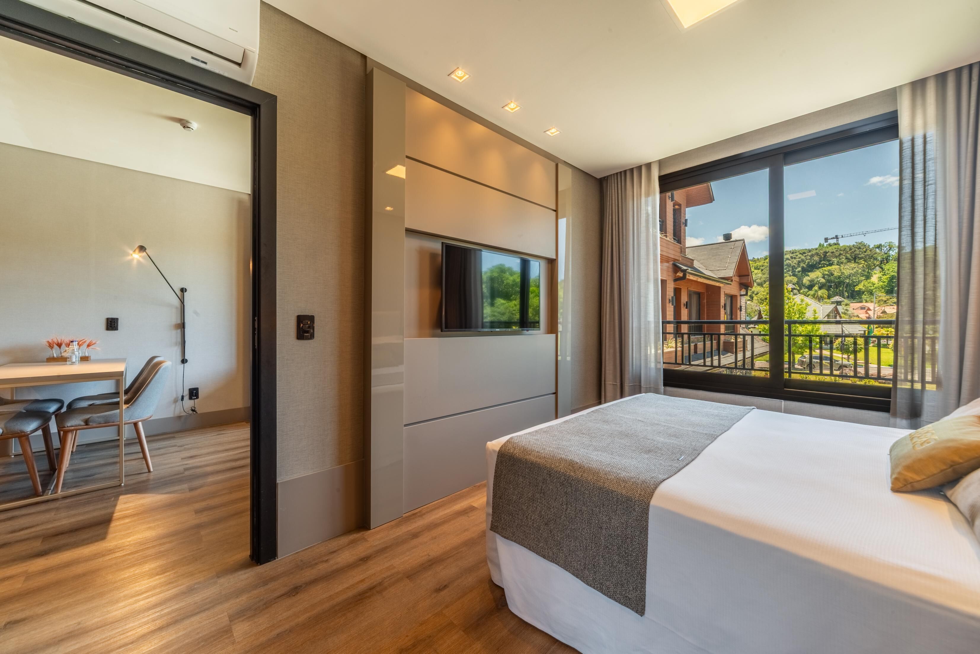 1 bedroom, hypo-allergenic bedding, minibar, in-room safe