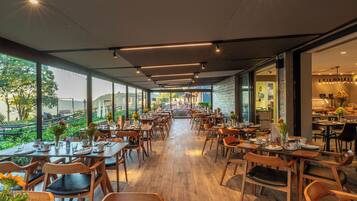 Desayuno continental gratuito y diario