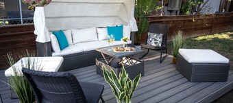 Beautiful 2B garden level w/ private outdoor deck