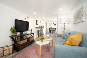 Smart TV - Beautiful 2B garden level w/ private outdoor deck (Loveland)